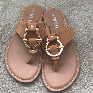 Tan sandal with buckle